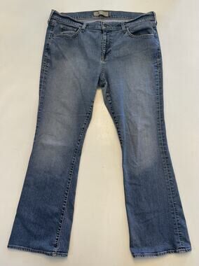 Women's Old Navy Denim 16 Short Just Below Waist Boot-Cut Med Wash Blue Jeans